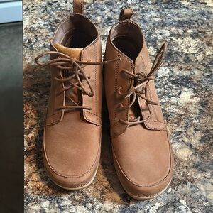 woman’s Tan Leather Shoes